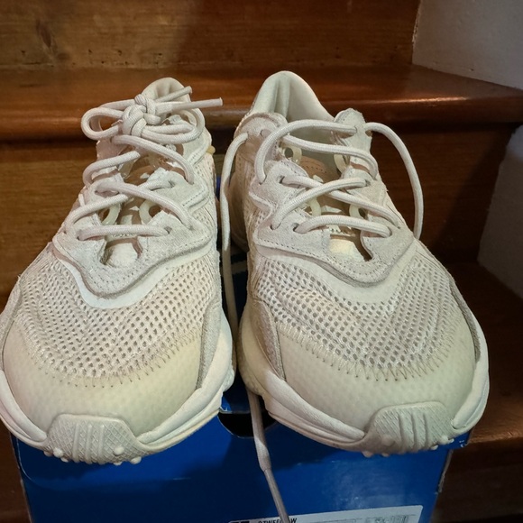 Adidas Ozweego - Picture 5 of 6